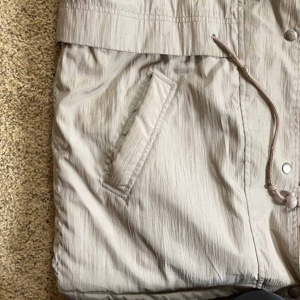 Woman’s winter jacket - Picture 5 of 6